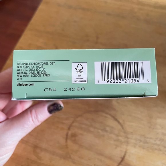 Clinique Fan Favorites black eyeliner mascara moisture surge lotion box set of 3 - Picture 11 of 13